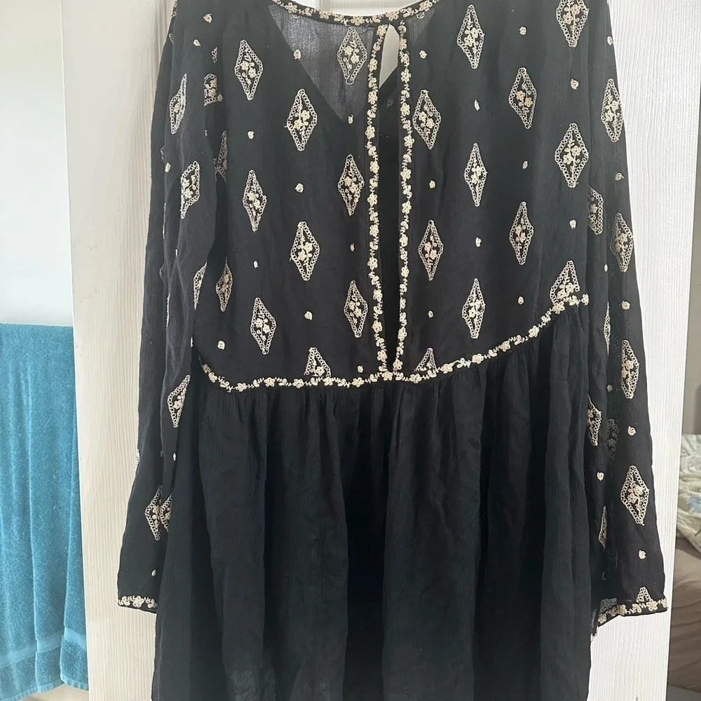 Free People Black and White Embroidered Tunic size Large - Picture 4 of 4